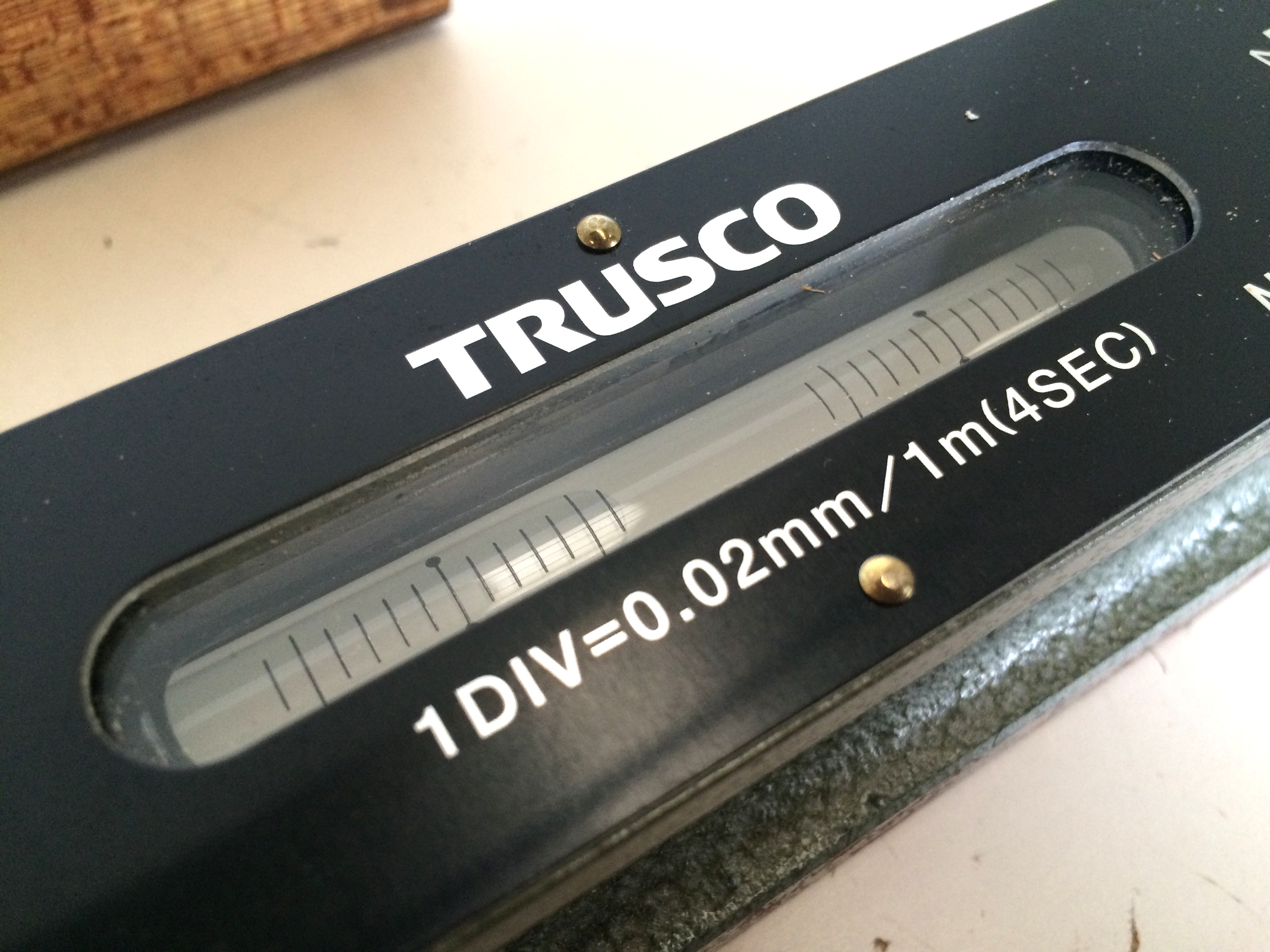 トラスコ中山 角型精密水準器 B級 寸法100X100 感度0.02 TSL-B1002 (61